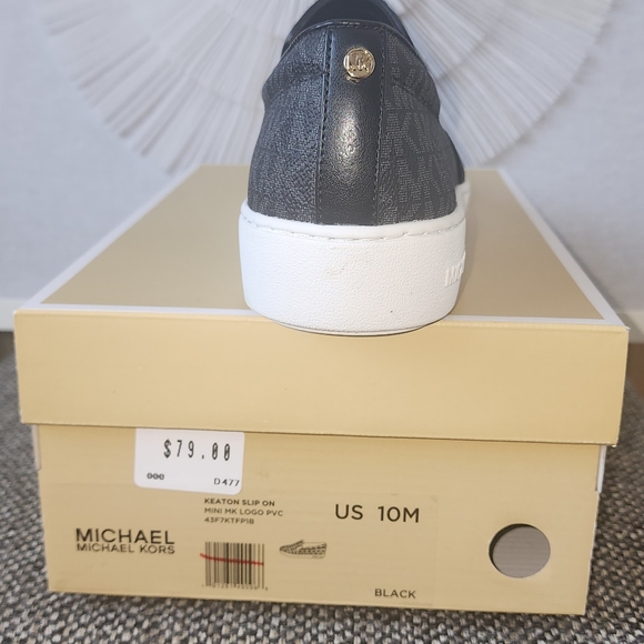 Shoes - Picture 5 of 7